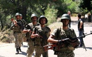 Thổ Nhĩ Kỳ truy lùng tàn dư quân đảo chính