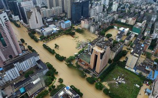 Dễ sợ hình ảnh bão Megi tràn vào Trung Quốc