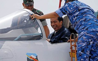 Tổng thống Indonesia đích thân giám sát tập trận ở biển Đông