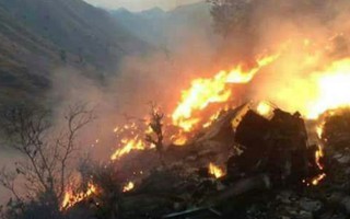 Máy bay Pakistan "bốc cháy" trước khi lao xuống