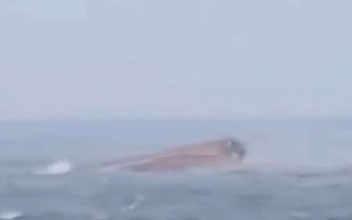 Tàu cá Trung Quốc đâm tàu hàng, 19 người chết và mất tích