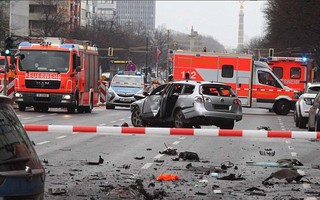 Ô tô nổ tung giữa thủ đô Berlin, 1 người thiệt mạng
