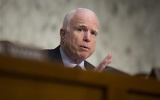 Vụ xá súng Orlando: Thượng nghị sĩ McCain bất ngờ tuyên bố "sốc"