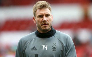 Bendtner sẽ không lột quần ăn mừng nếu "xé" lưới Arsenal