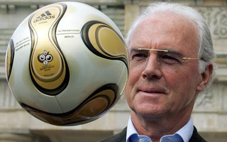 Vì sao Beckenbauer bị sờ gáy?