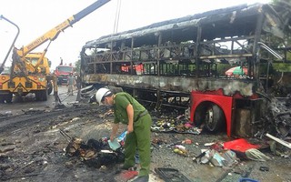 Tai nạn kinh hoàng trên QL1: 12 người chết