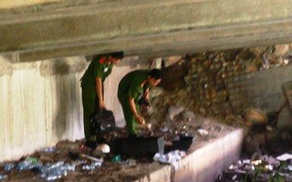 Quan tài dưới cầu Băng Ky nghi chứa thi thể sơ sinh