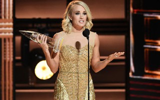 Carrie Underwood thắng lớn tại CMA Awards 2016