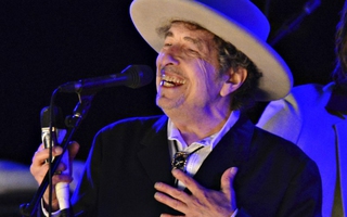 Nobel Văn chương bất ngờ thuộc về Bob Dylan