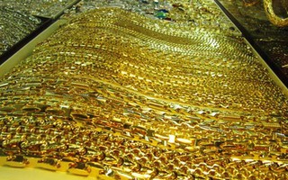 Giá vàng SJC tăng gần 2 triệu đồng/lượng, bỏ xa vàng thế giới