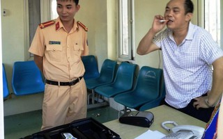 Say xỉn, “nhà báo” tông ô tô vào cổng UBND tỉnh Thanh Hóa