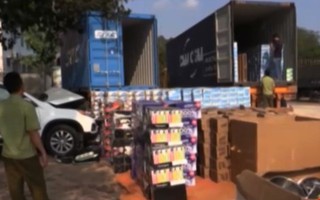 Bắt giữ 1 xe container chở toàn hàng nhập lậu về TP HCM
