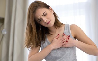 Phụ nữ đau ngực: Chuyện không đơn giản