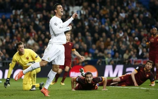 Bỏ lỡ cơ hội không tưởng, Ronaldo bị CĐV la ó
