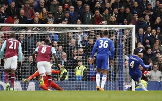 Chelsea vất vả hòa West Ham, Leicester tiến sát ngôi vô địch