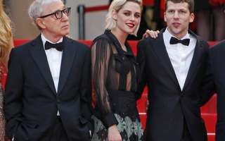 Kristen Stewart diện áo xuyên thấu tại Cannes