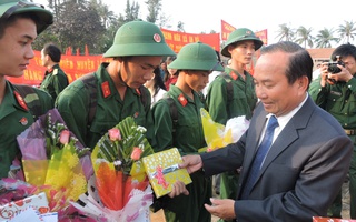 Thanh niên quê hương Hùng Binh Hoàng Sa lên đường nhập ngũ