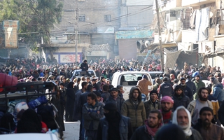 Thoát khỏi Aleppo, dân chui đầu vào "địa ngục" mới ở Idlib?