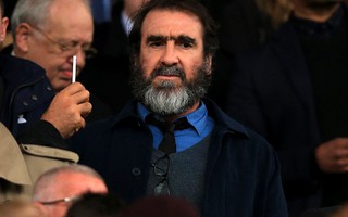 HLV Deschamps sẽ kiện huyền thoại Cantona