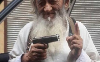 Tuyệt vọng ở Fallujah, IS "khoe" tay súng Trung Quốc 81 tuổi