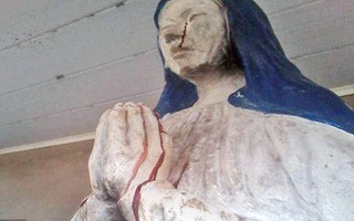 Tượng Đức Mẹ đồng trinh đột nhiên "khóc ra máu"