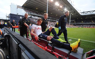 Tottenham trả giá cho 3 điểm bằng chấn thương của Kane