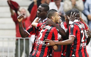 Balotelli bùng nổ, Nice dẫn đầu Ligue 1