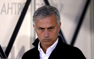 Mourinho chê Brad Pitt ngốc vì chia tay Aniston, cưới Angelina