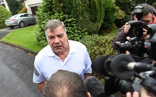 FA mất số tiền lớn vì HLV Allardyce