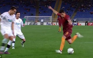 Xem cú rabona tuyệt đỉnh của sao AS Roma