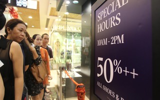 TP HCM: Đông nghẹt người xếp hàng mua đồ giảm giá ngày Black Friday