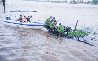 Cháy tàu du lịch, thuyền trưởng thoát chết trong đêm