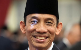 Indonesia sa thải bộ trưởng mang quốc tịch Mỹ