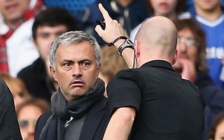 Trọng tài từng đuổi Mourinho thổi trận M.U – Liverpool