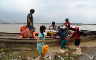 10 ngày "chạy" lũ, dân Quảng Ngãi khốn khổ