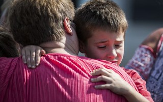 Mỹ: Bắn chết cha rồi đến trường học xả súng