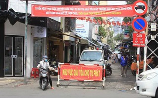 Loay hoay dẹp chợ tự phát