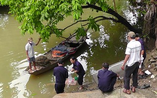 Xác người nổi trên sông có nhiều vết bầm ở ngực