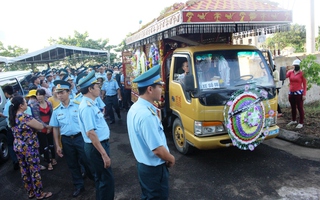 Vụ rơi máy bay: Phi công đã dũng cảm, bình tĩnh