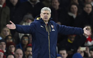 HLV Wenger không còn tâm trạng nói đến ngôi vô địch