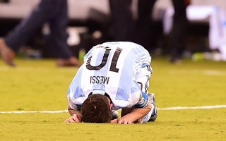 Xem Messi khóc nức nở sau khi hỏng 11 m