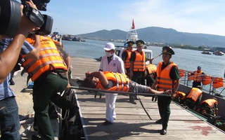 Biên Phòng Đà Nẵng và Hải quân Mỹ diễn tập cứu nạn trên sông Hàn