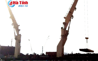 Kiểm tra tàu chở trên 160 tấn chất bùn bauxite Formosa nhập về