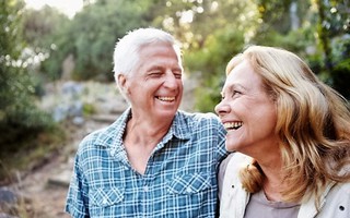 Tình dục tuổi già: Lợi hại khác nhau giữa 2 giới