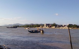 Tìm thấy thi thể cháu bé rơi xuống sông Gianh