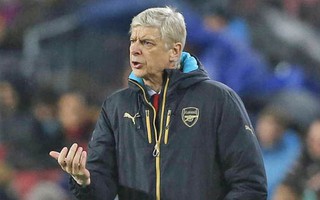 HLV Wenger khiếp đảm hàng công Barcelona