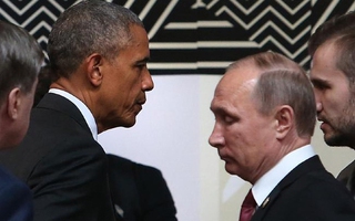 Cái bắt tay lạnh chưa từng thấy của hai ông Obama và Putin