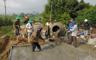 Ăn chia tiền làm đường, chủ tịch xã bị cách chức