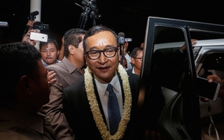 Campuchia cấm cửa lãnh đạo đảng đối lập