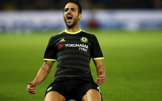 Conte bác tin bán Fabregas cho Roma